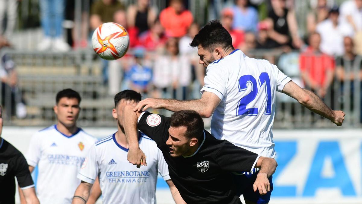 Puche cabecea a puerta en uno de sus goles ante elGiner