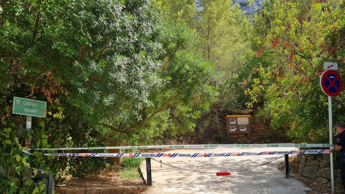 El cierre de uno de los accesos al parque natural del Montgó