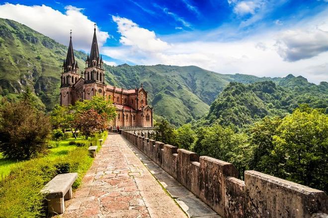 Escapada en plena naturaleza al espiritual e histórico Santuario de Covadonga