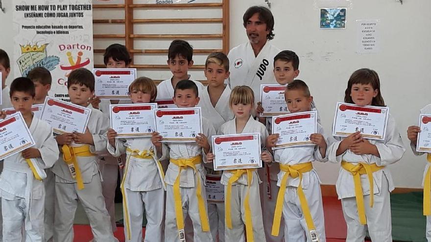 Los judokas de Aspe clausuran el curso anual.