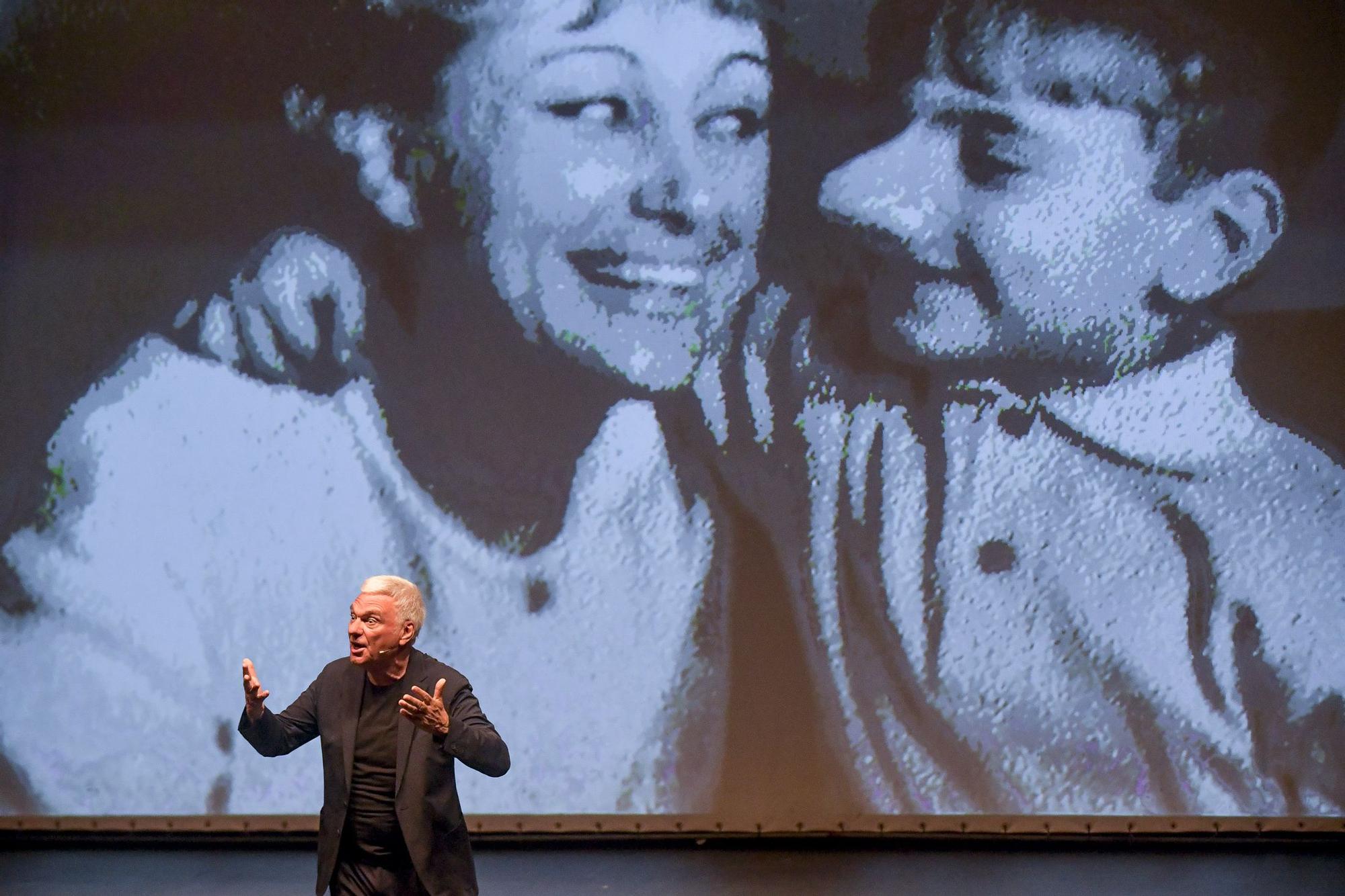 Espectáculo CARLES SANS ¡POR FIN SOLO! en el Teatro Víctor Jara