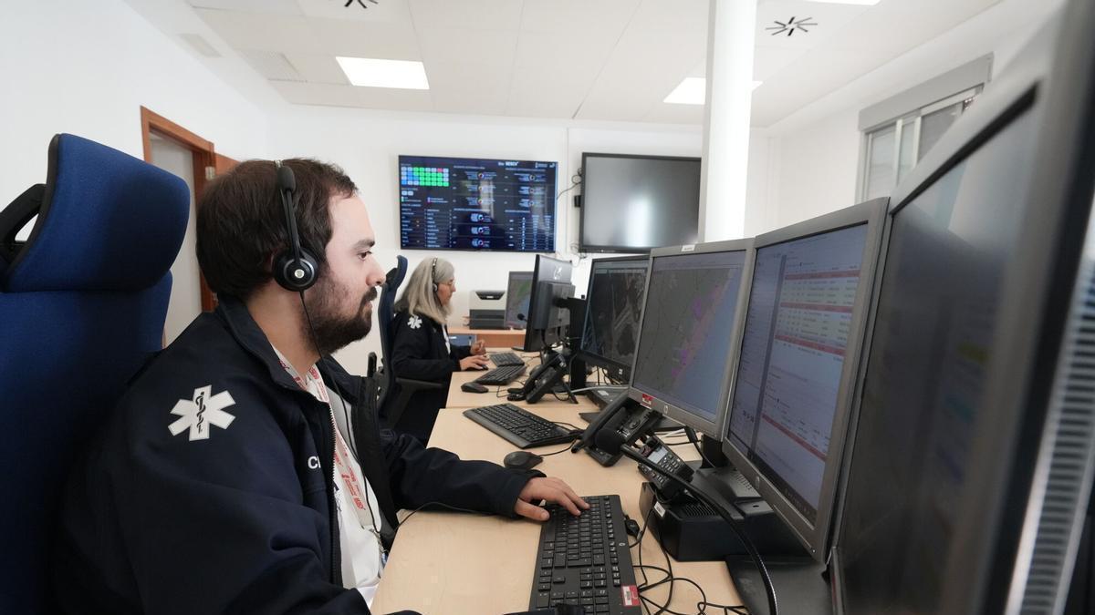 Operario del Cicu de Castellón durante su reapertura en 2024.