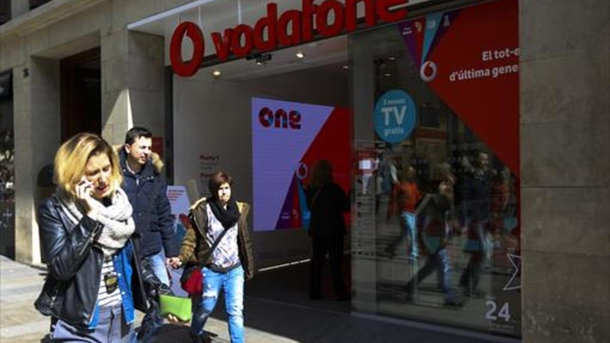 Tienda de Vodafone en el Portal de l'Àngel de Barcelona, la semana pasada.