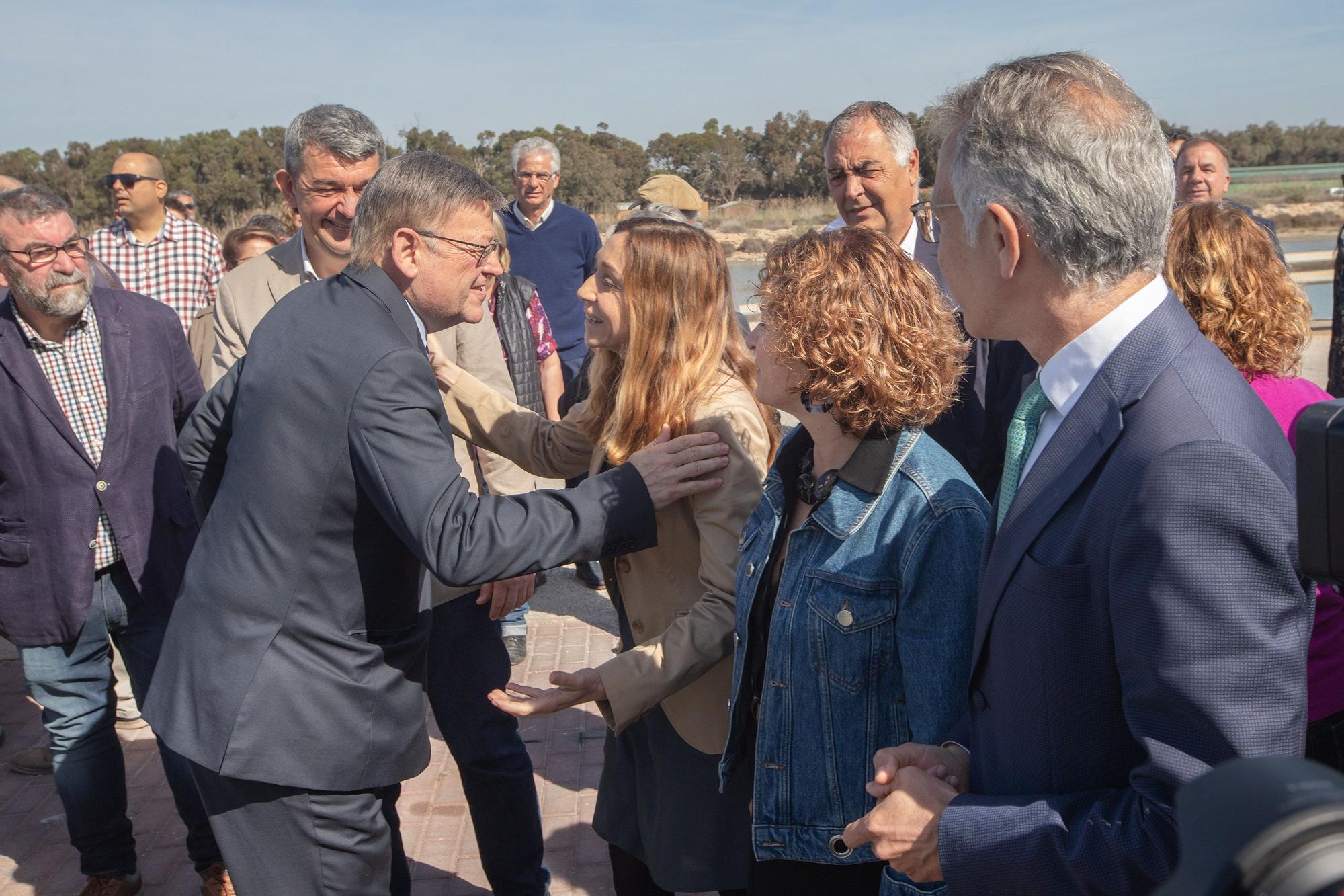 Visita de Ximo Puig a la desembocadura del Segura en Guardamar para anunciar los proyectos contra inundaciones
