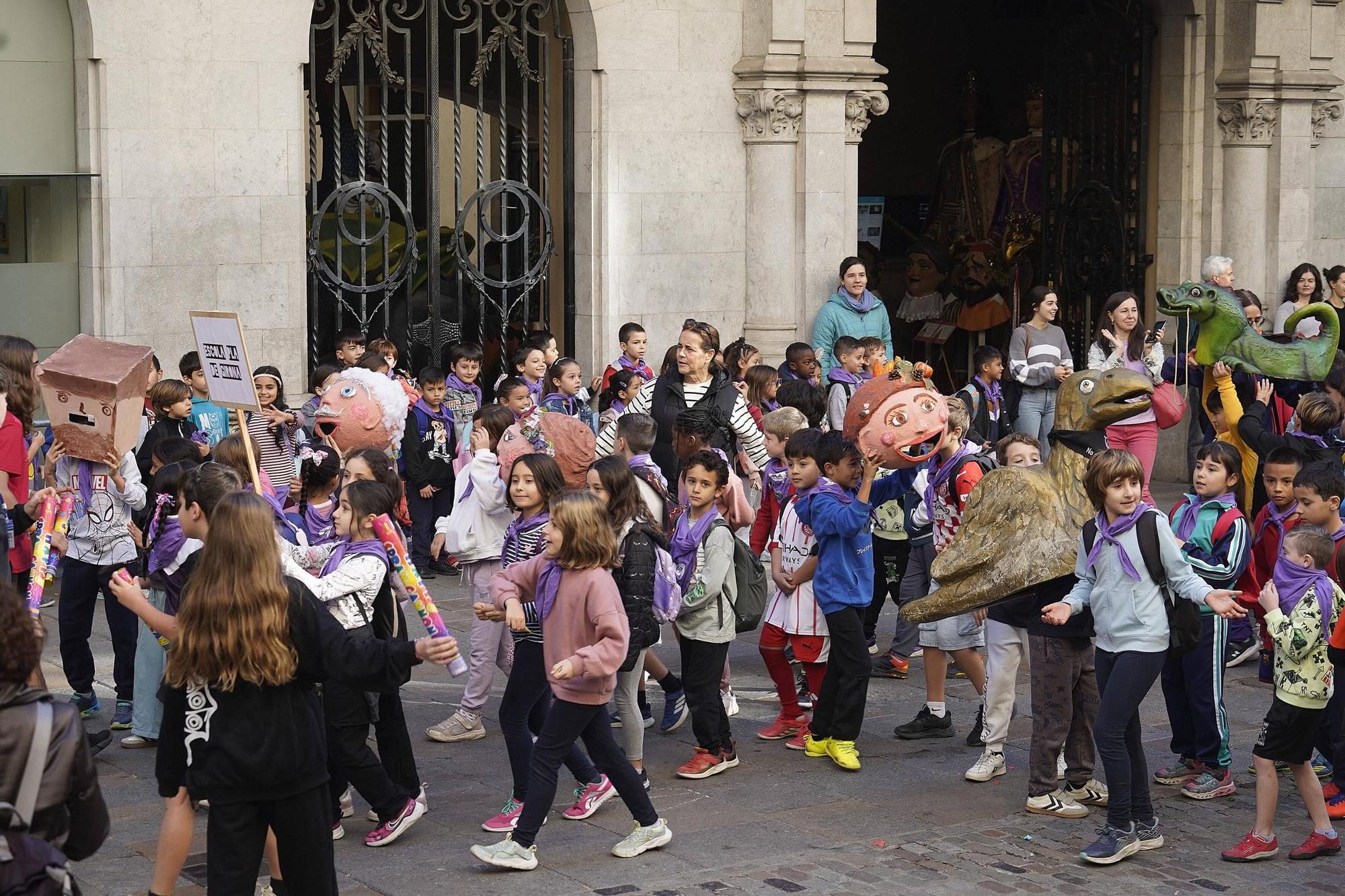 Les fotos de la cercavila d'escoles amb la Girona Marxing Band i els Gegantons de Girona