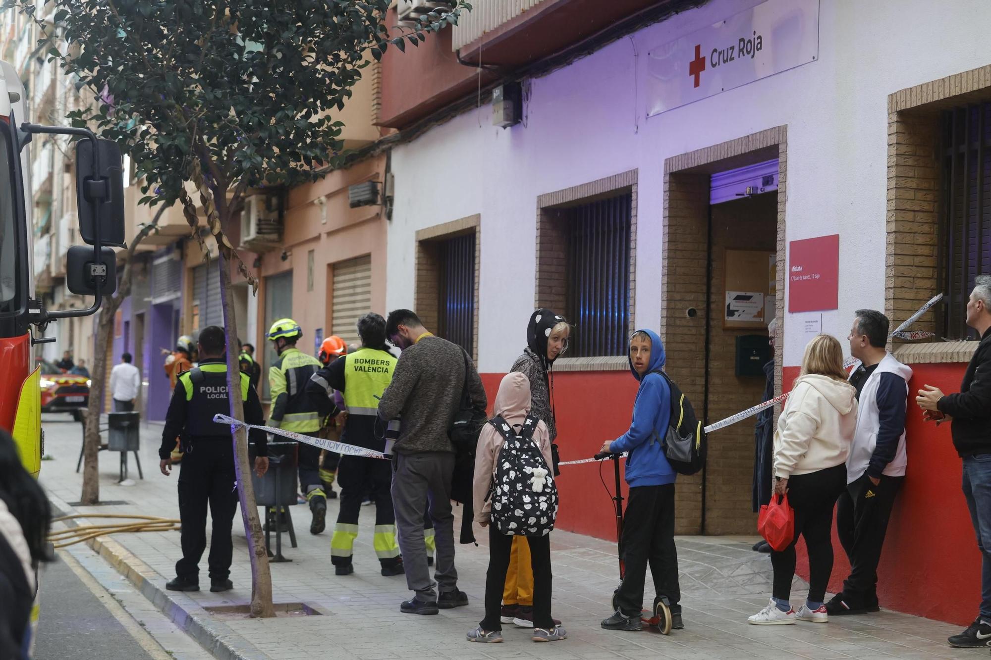 Un incendio en Mislata desata una gran columna de humo