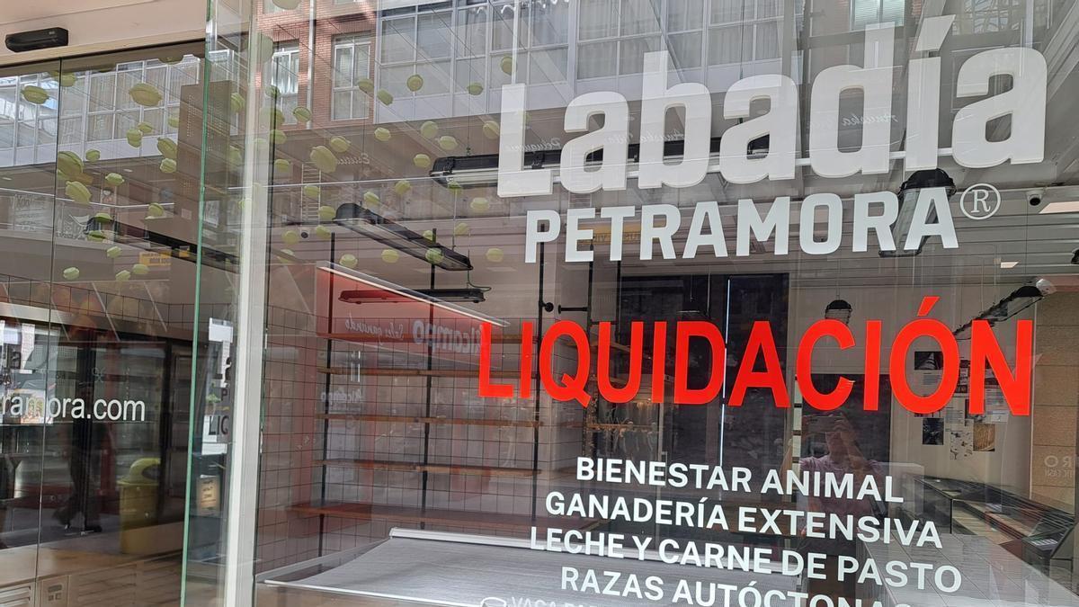 Cierra Labadía Petramora