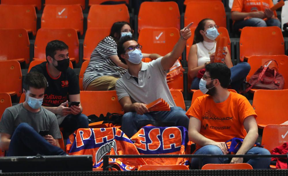 Pantallas gigantes en la Fonteta