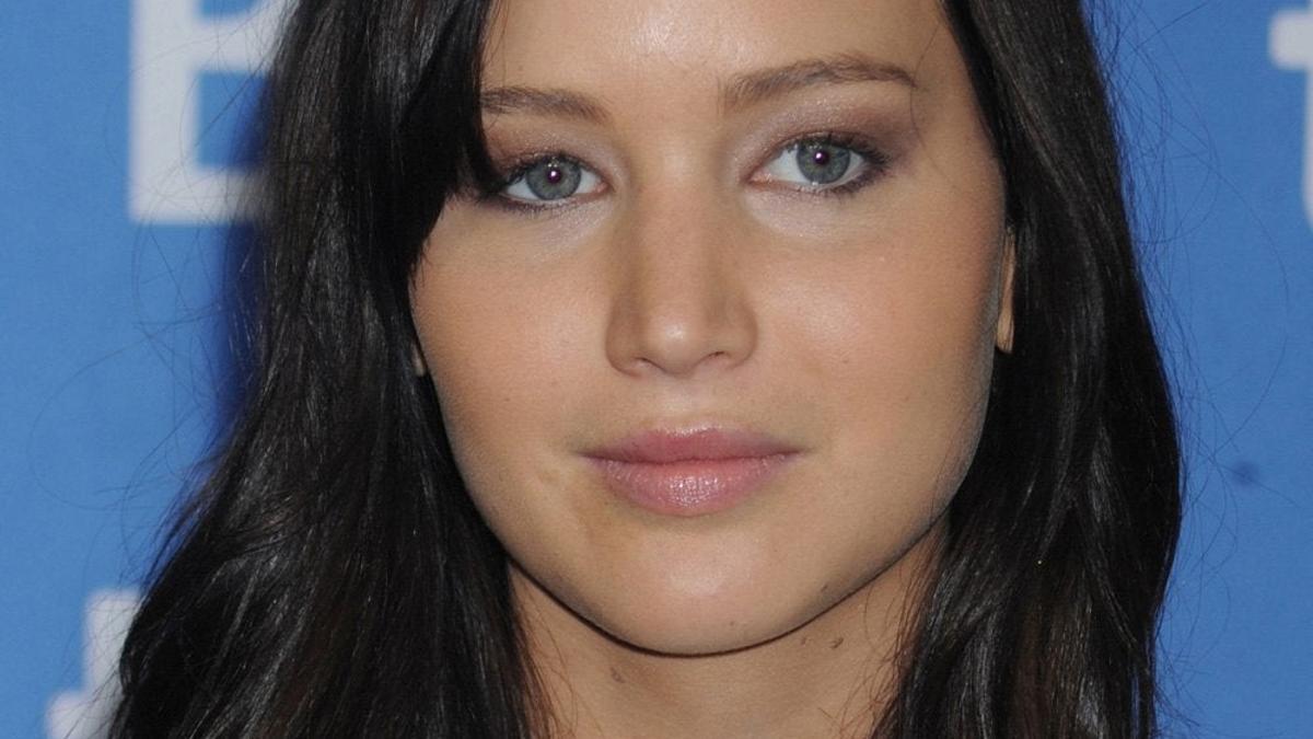 Jennifer Lawrence con pelo moreno