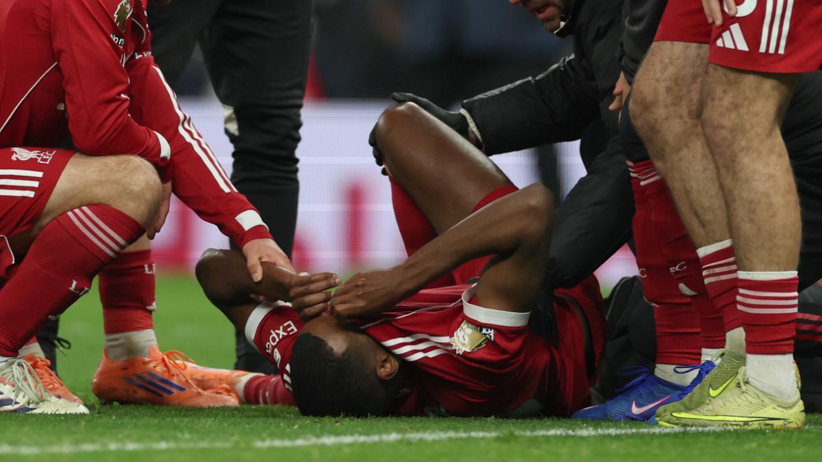 Isak se lesionó contra el Tottenham