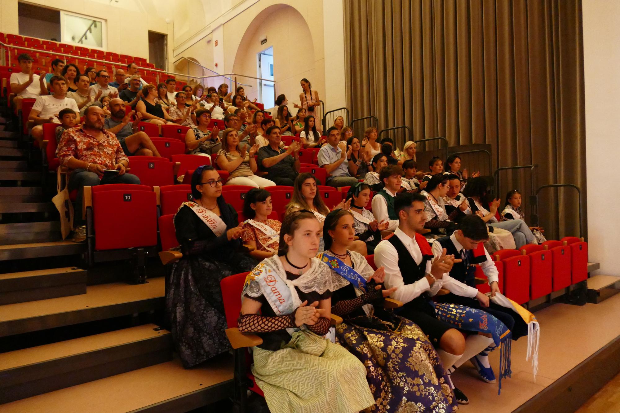 Figueres posa la faixa i la banda als nous membres del pubillatge