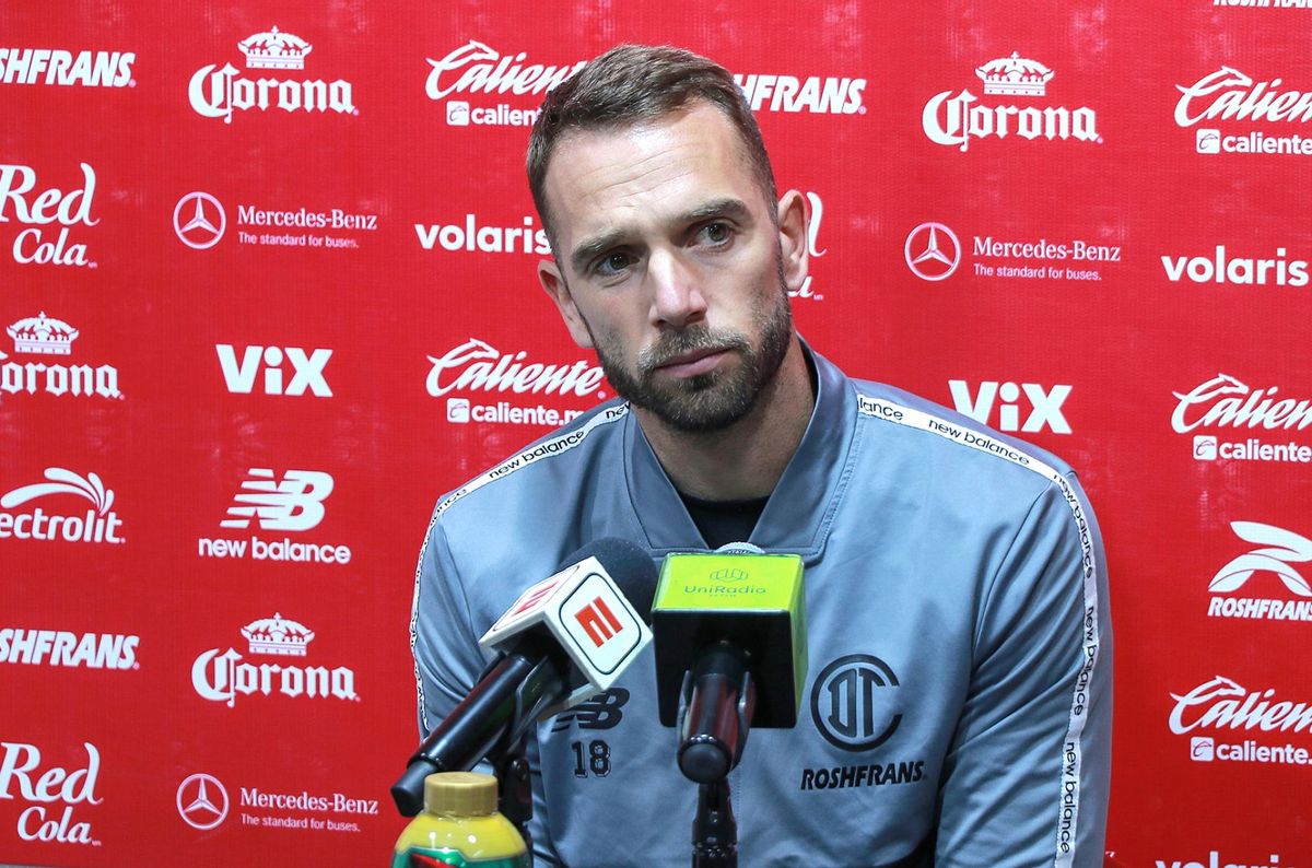 Pau López en su presentación el Toluca
