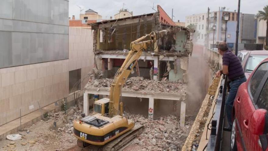 El colegio San Roque, reducido a escombros