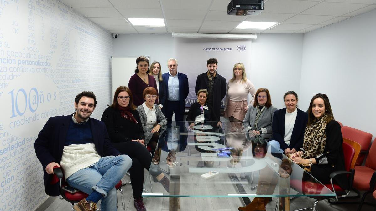 Equipo de Ludusa, de izquierda a derecha. Alvaro Durán, Magdalena Beltran, Lucía Martín, Susana Rubio, Carmen Oliva, Jesús Durán (gerente), Reyes Barrado, Alejandro Durán, Laura Tafur, Rosa Arribas, Teresa Fraile, Noelia Rojo.