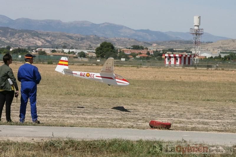 Exhibición de paracaidismo en la Base Aérea de Alcantarilla