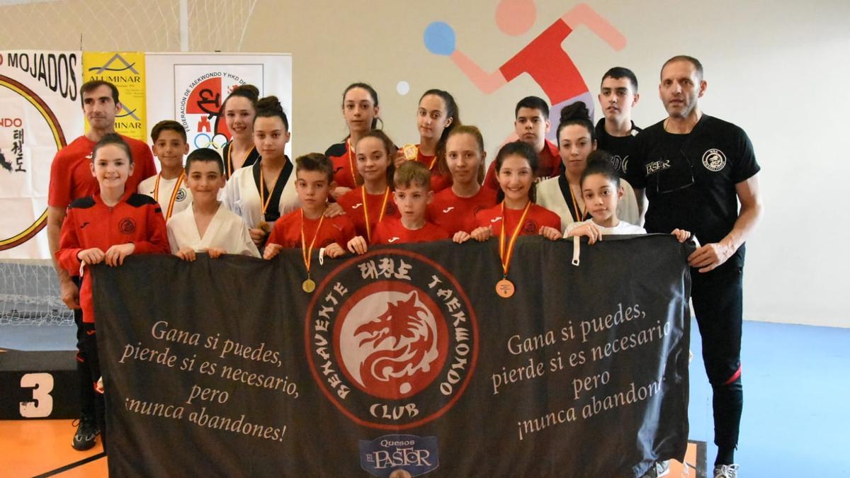Equipo del Club Taekwondo Benavente que acudió a Valladolid.