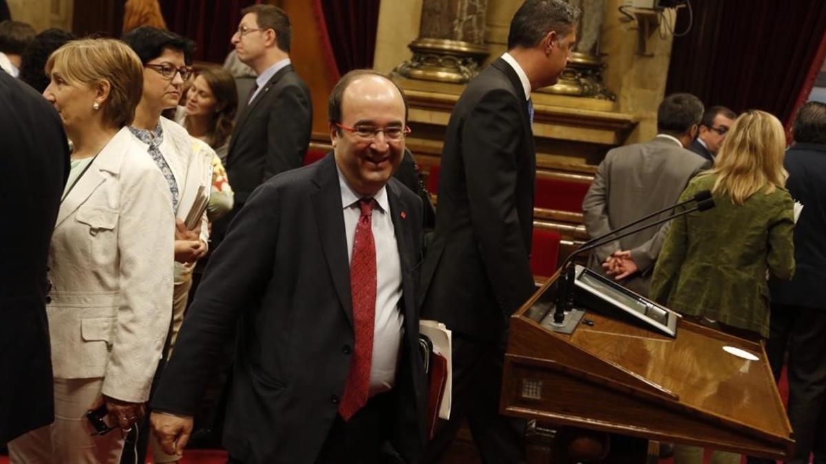 El líder del PSC, Miquel Iceta, en el Parlament.