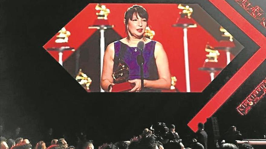 Claudia Montero gana un Premio Grammy Latino