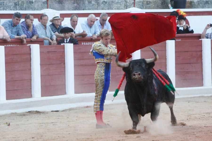 Toros en San Pedro: Cayetano, por la puerta grande