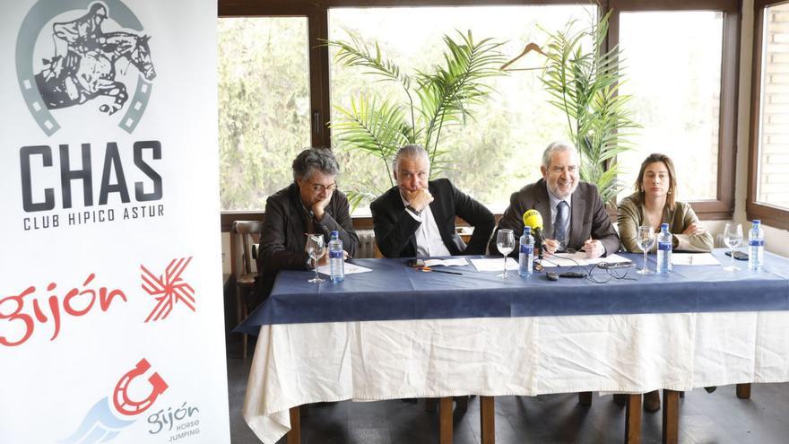 Por la izquierda, Roberto Fernández, Jesús Kocina, Mario Vigil y Ana Palacios, durante la presentación. | Marcos León