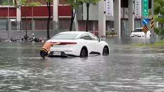 Las lluvias torrenciales provocan graves inundaciones en Taiwán