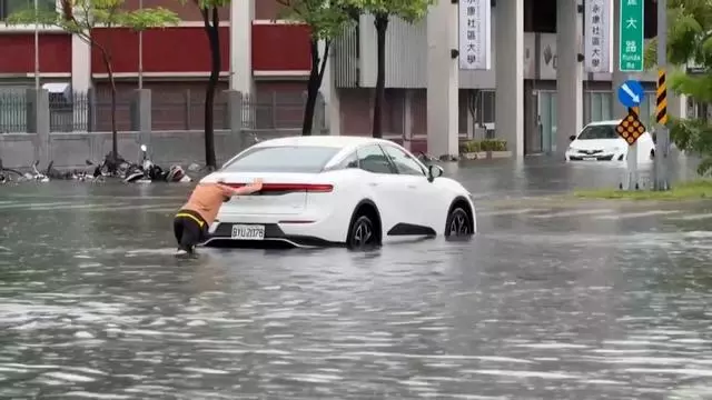 Las lluvias torrenciales provocan graves inundaciones en Taiwán