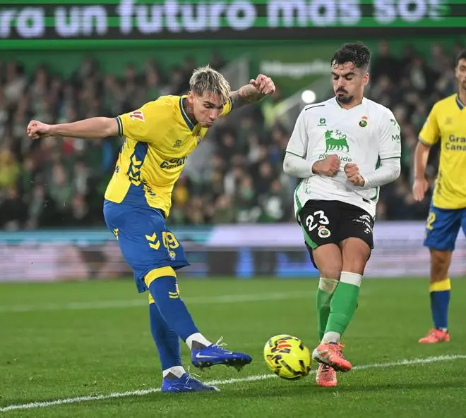 Iker Bravo se estrena como titular en la UD Las Palmas en el lugar de Jesé, Marvin regresa y Lukovic se queda fuera
