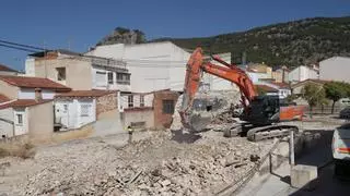 El cine de Batoi es historia: Alcoy derriba el edificio más de dos años después de adjudicar la obra