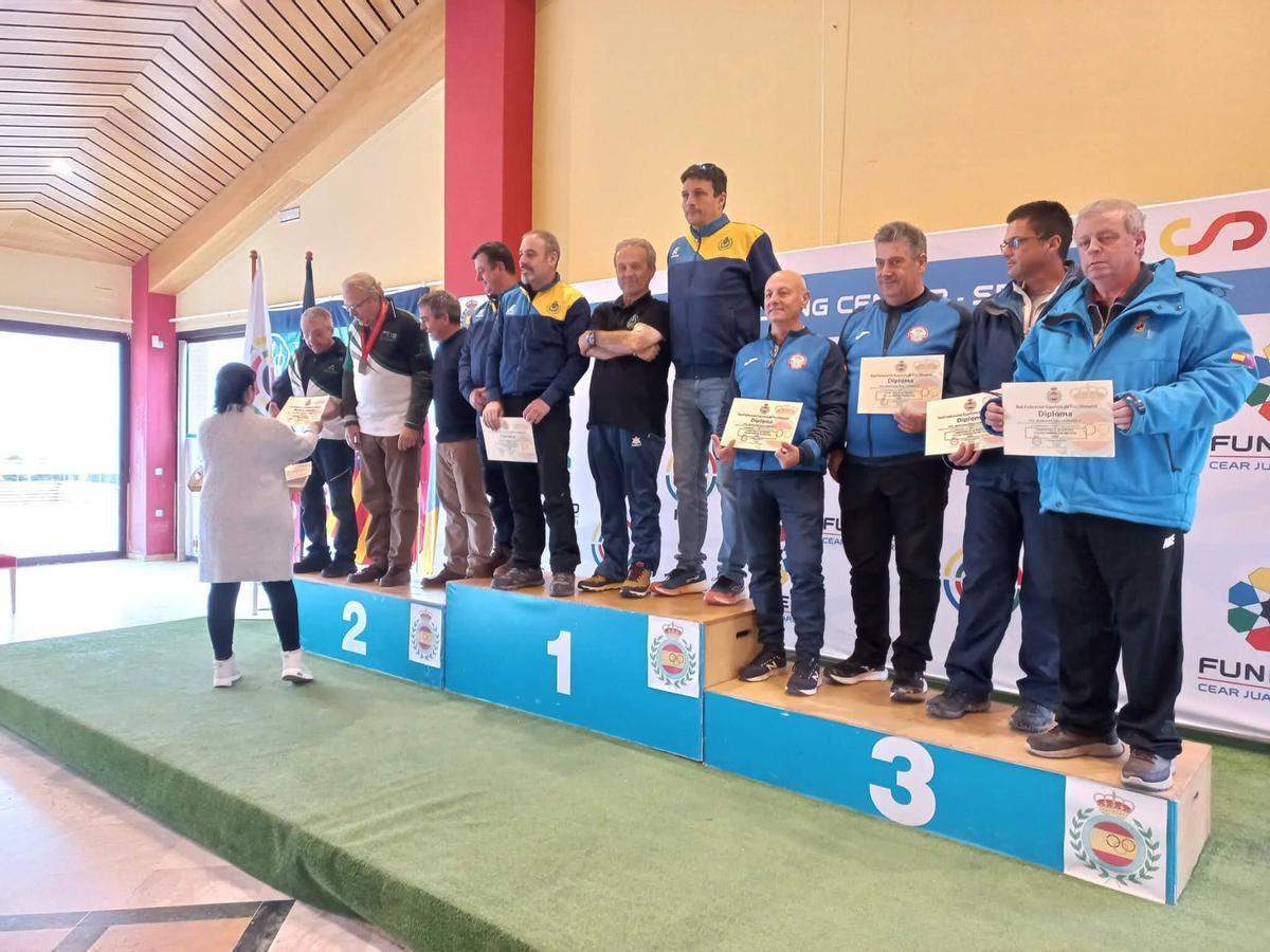 En los mas alto del podio, de izquierda a derecha, Toni Fuente, Ruben Suarez, Alberto García y Fernando Perez, campeones de España con la selección del Principado de Asturias