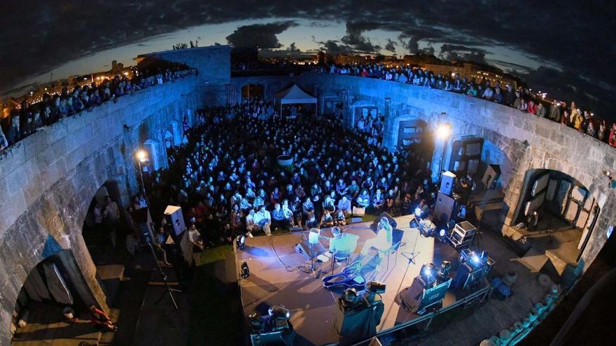 Concierto del Noroeste Estrella Galicia en el castillo de San Antón. | // CARLOS PARDELLAS
