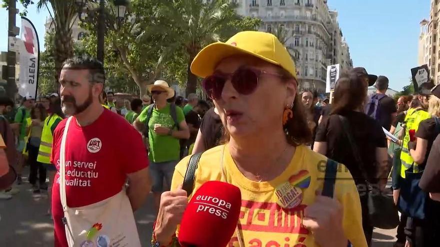 Profesores hablan de contradicciones de Educación en materia