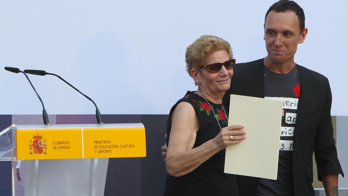 David Delfín recibe el Premio Nacional de Moda