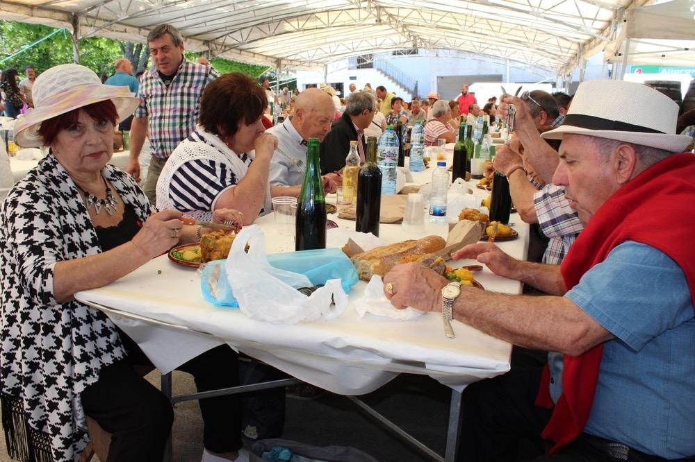 La XVIII edición de la fiesta gastronómica coincide con la celebración del Concurso-Exposición de Espantallos na Ruta do Río Barbeira.