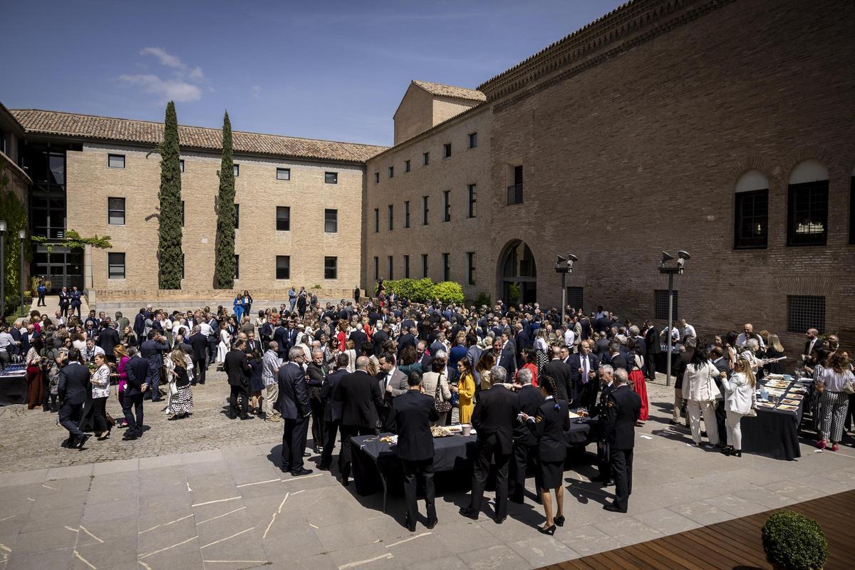Imagen general del aperitivo de celebración del Día de Aragón en La Aljafería.