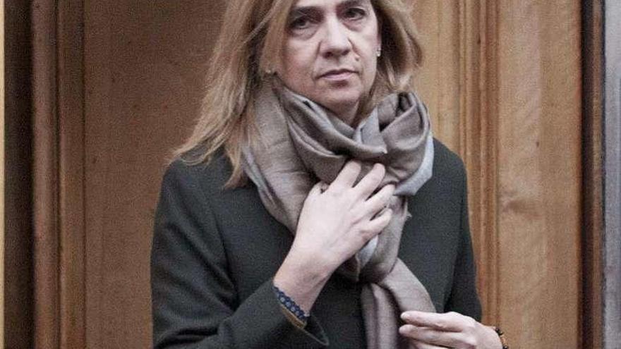 La infanta Cristina, a la salida de su vivienda en Ginebra. // Efe