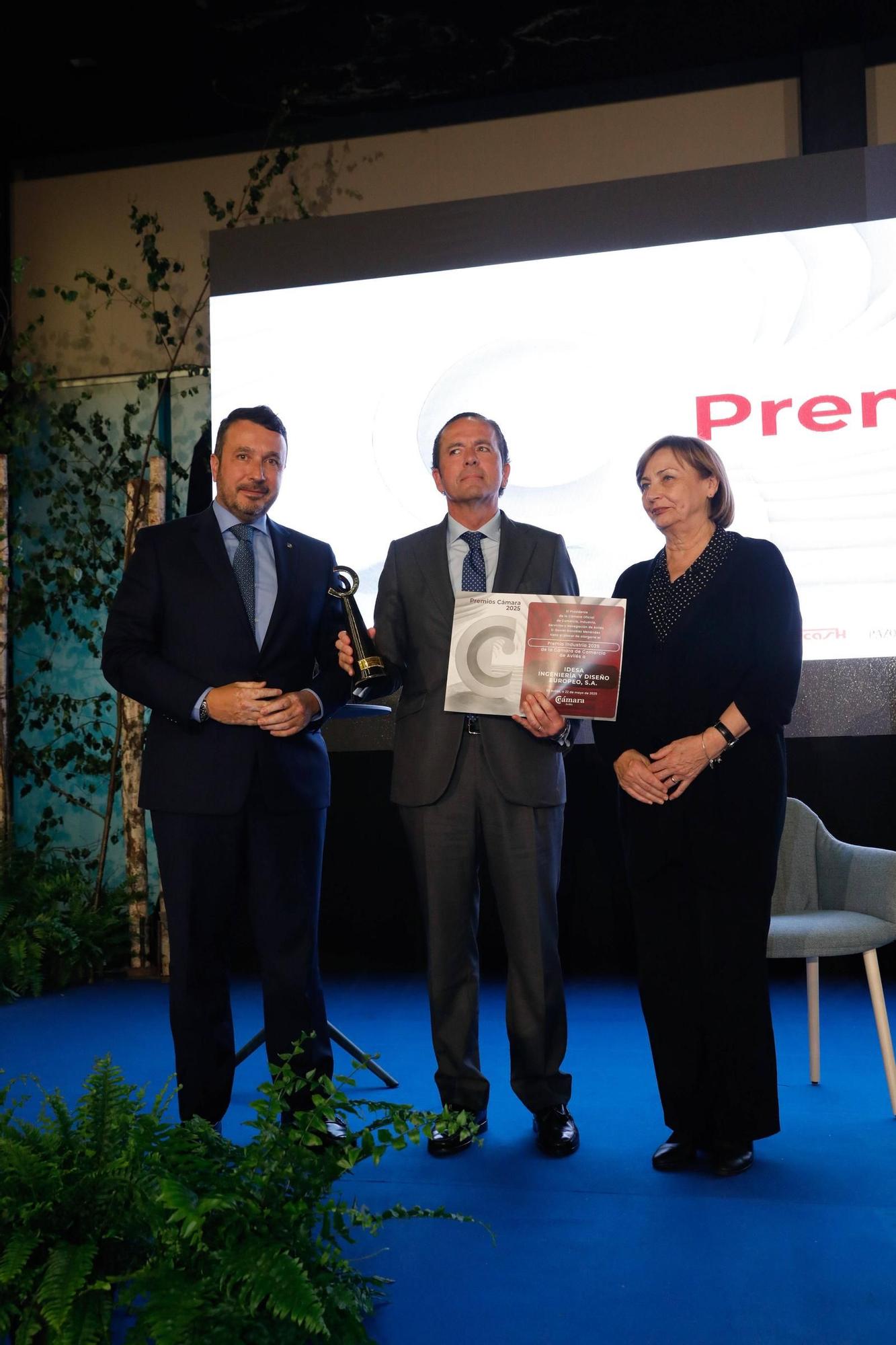 EN IMÁGENES: Los premios de la Cámara de Comercio de Avilés con el cardenal Artime entre los galardonados