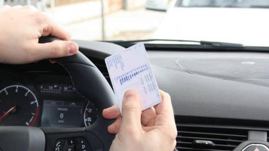 Estos son los conductores que pueden renovar el carnet de conducir gratis