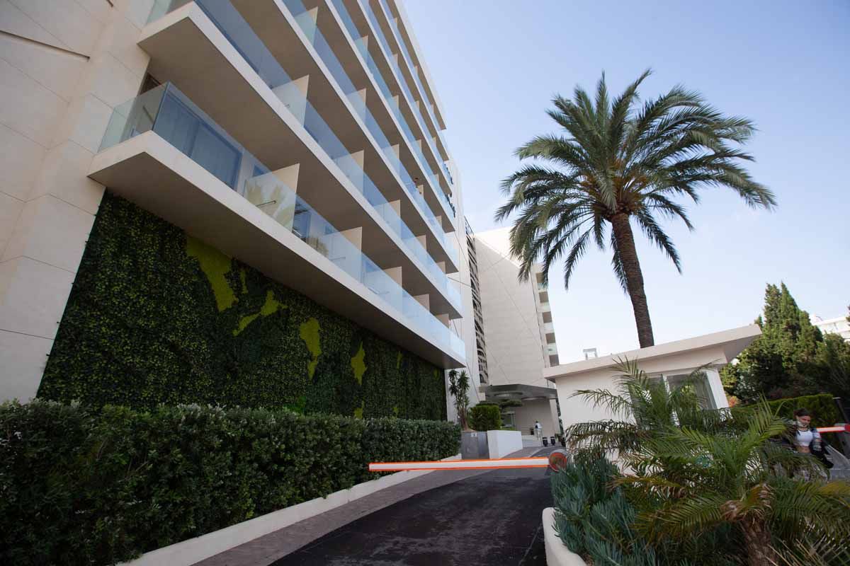 Violencia maschista: Un joven mata a su pareja arrojándola por el balcón de un hotel de Ibiza y luego se suicida