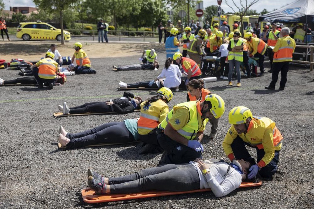 Simulacre d''accident amb drons a l''aeroport.