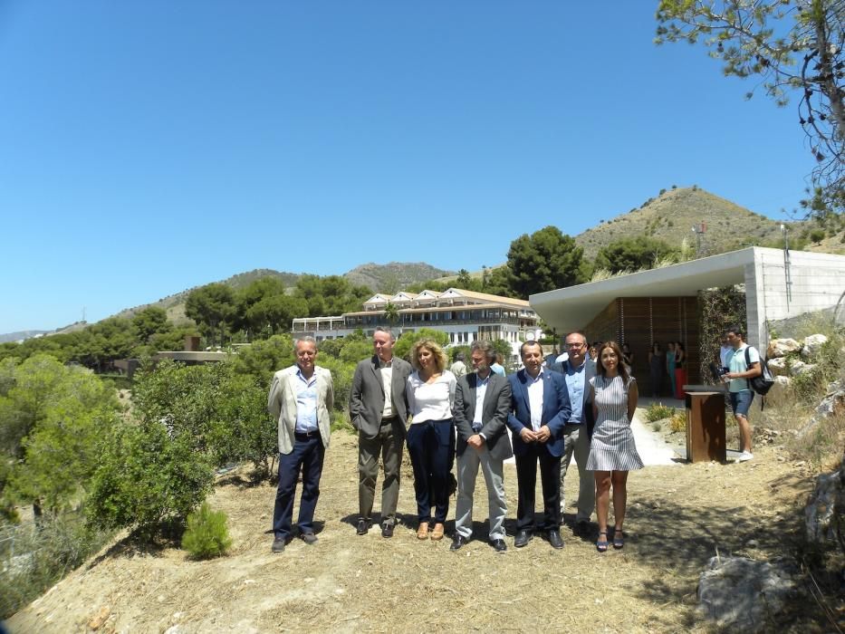 El Jardín Botánico Detunda-Cueva de Nerja, enmarcado en el Parque Natural de las Sierras Tejeda, Almijara y Alhama, alberga 200 especies de flora extraña sobre una superficie de 2,6 hectáreas.