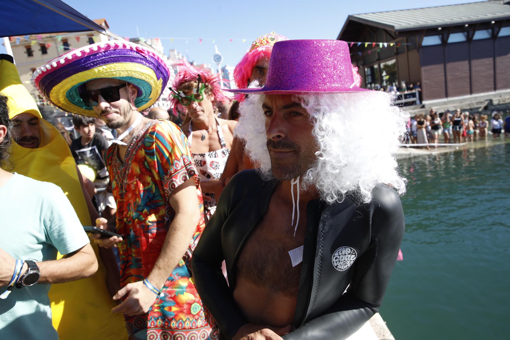 La cucaña, reina en las fiestas de Cimadevilla