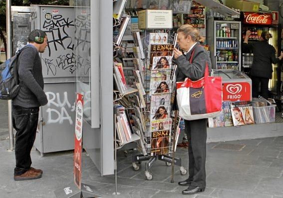 Wegkreuz, Treffpunkt, Schlafgelegenheit, Tanzparkett: Die Plaça d'Espanya ist das Herz Palmas. Ein Tag auf einem Platz im Wandel.