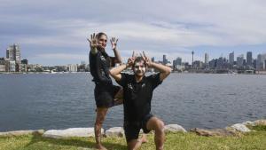 La silueta de la Ópera de Sídney y el puente de la bahía, una de las postales más reconocibles de Australia y del mundo, fue hace miles de años un valle fluvial habitado por pueblos aborígenes, cuya memoria, hoy oculta bajo el agua y el asfalto, empieza a ser recuperada por iniciativas indígenas. 