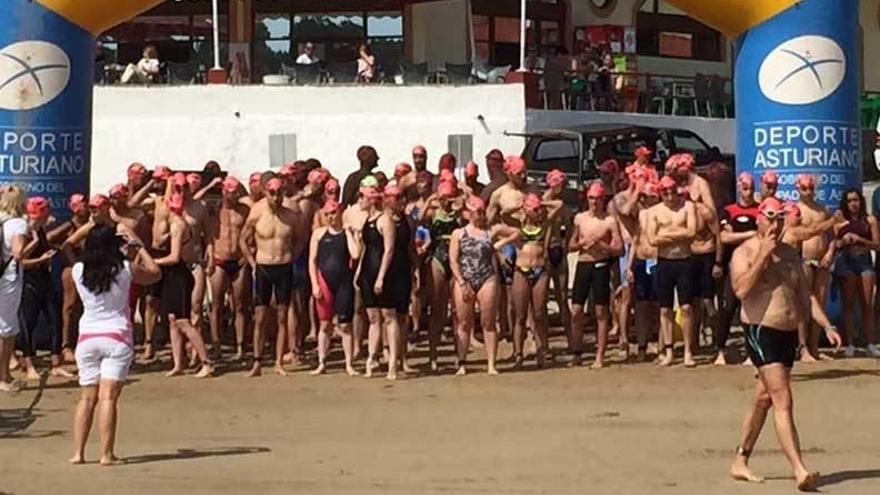 Participantes en la travesía momentos antes de tomar la salida.