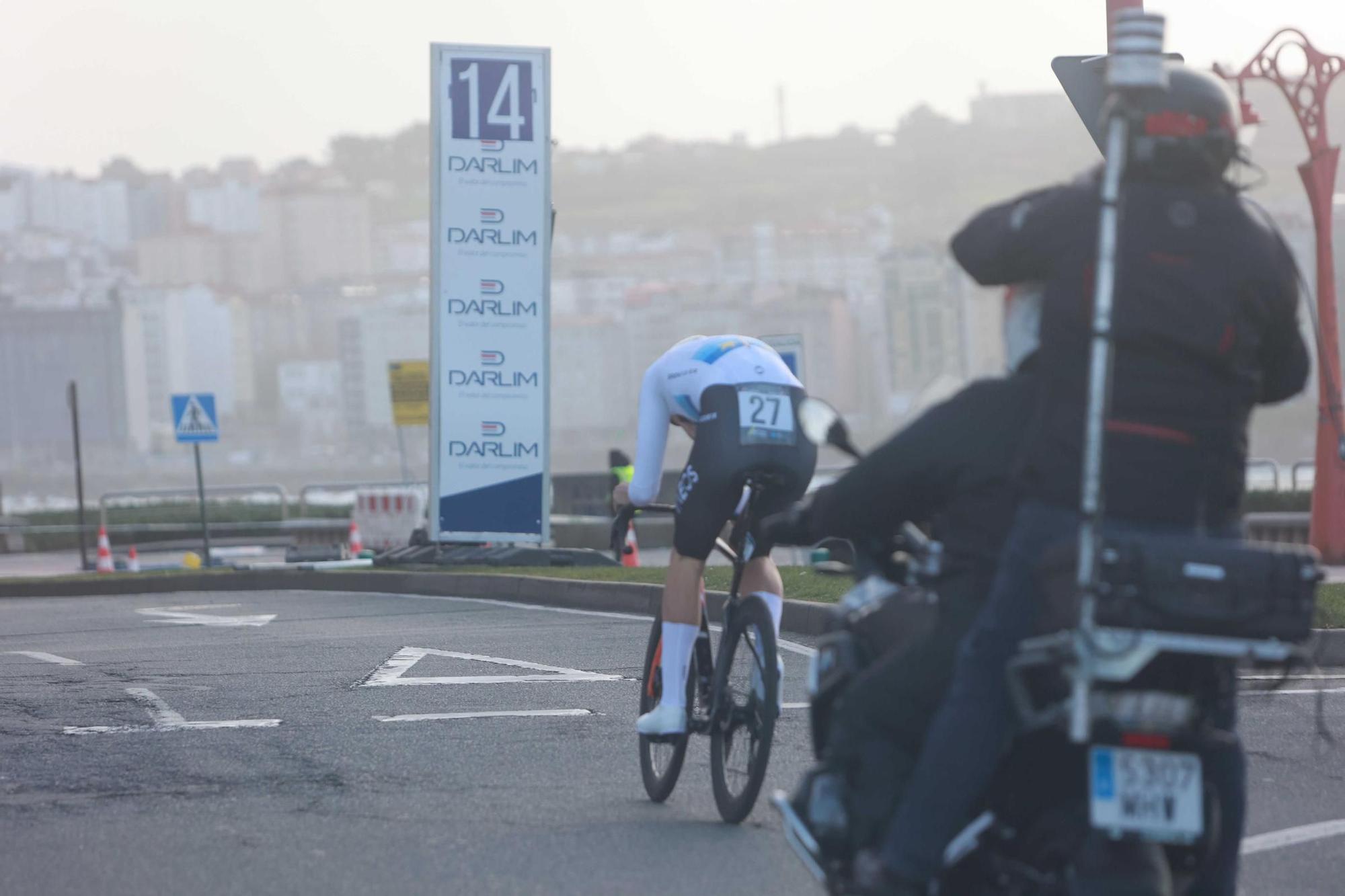 El joven corredor Joshua Tarling se impone en la contrarreloj inaugural de O Gran Camiño en A Coruña