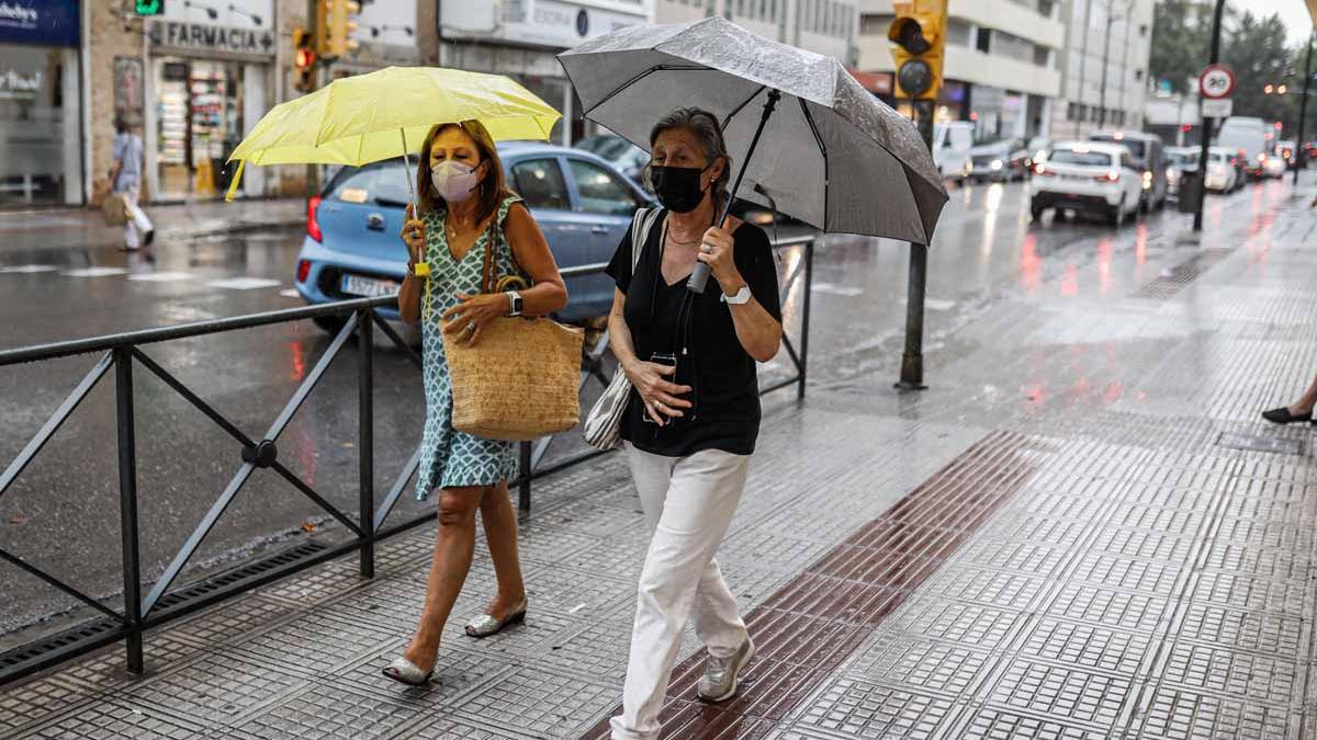 La lluvia torrencial en Formentera provoca más de 15 salidas de los bomberos por inundaciones