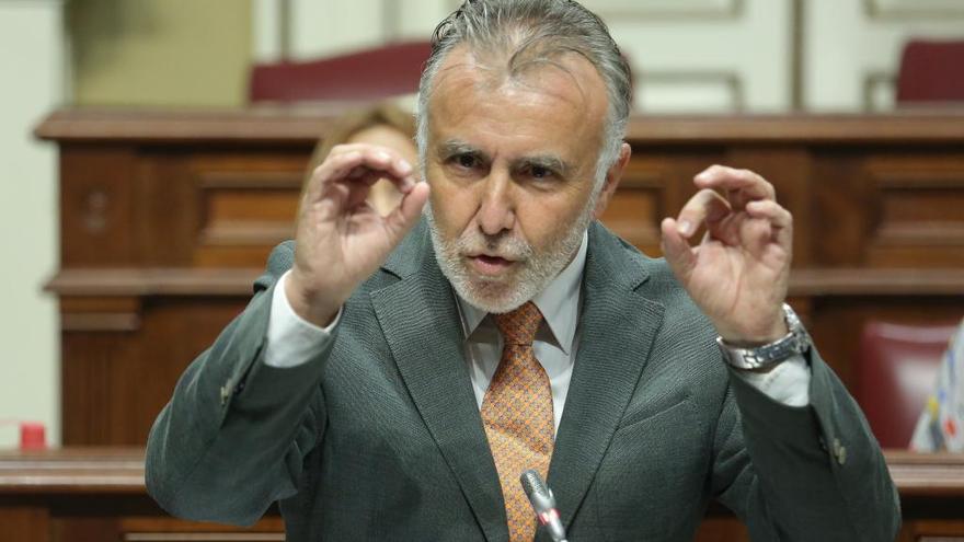 Ángel Víctor Torres, presidente de Canarias, ayer durante el pleno del Parlamento de Canarias.