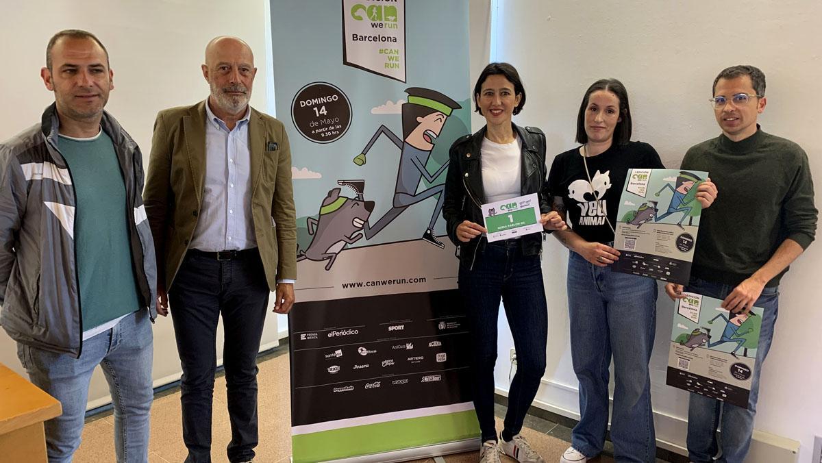 (De izquierda a derecha) Dani Salgado, concejal de Deportes; Félix Noguera, director general de Prensa Ibérica en Catalunya y Baleares; Núria Parlon, alcaldesa de Santa Coloma de Gramenet; Carolina Labrador, voluntaria de la protectora de animales Veu Animal y Álvaro Rodilla, concejal de Medio Ambiente y Protección Animal.