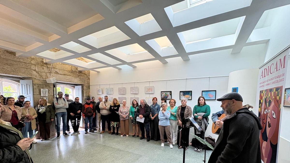 Un momento de la inauguración de la exposición en la sede de Adicam.