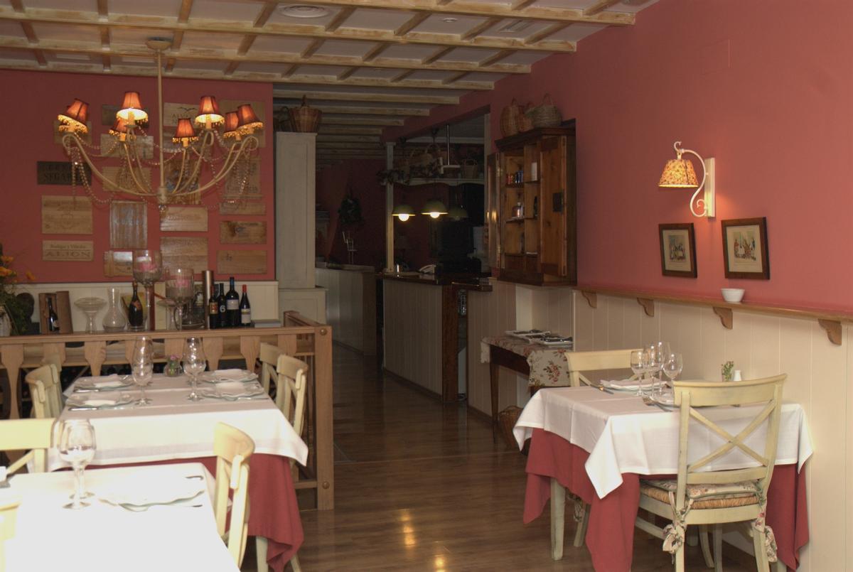 Interior del restaurante Casita de Gredos.